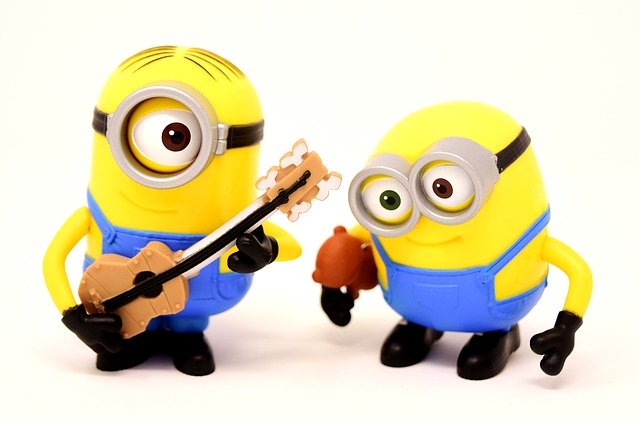 minions-guitar-3102083_640